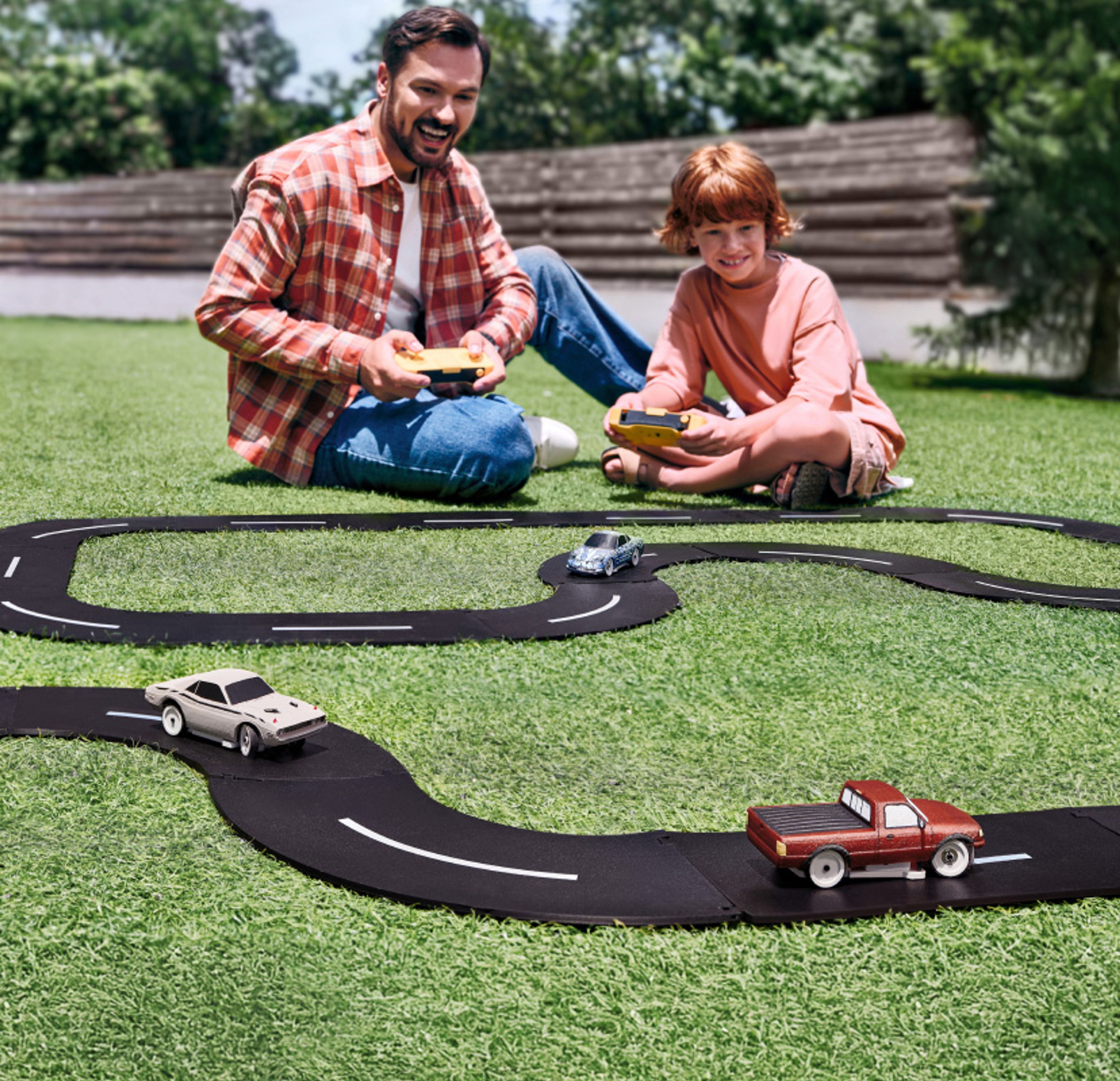 https://store.bblcdn.eu/s8/default/644a654e72a8480ab439eeaeb5ece5ea/name_Racing_track_PC.jpg