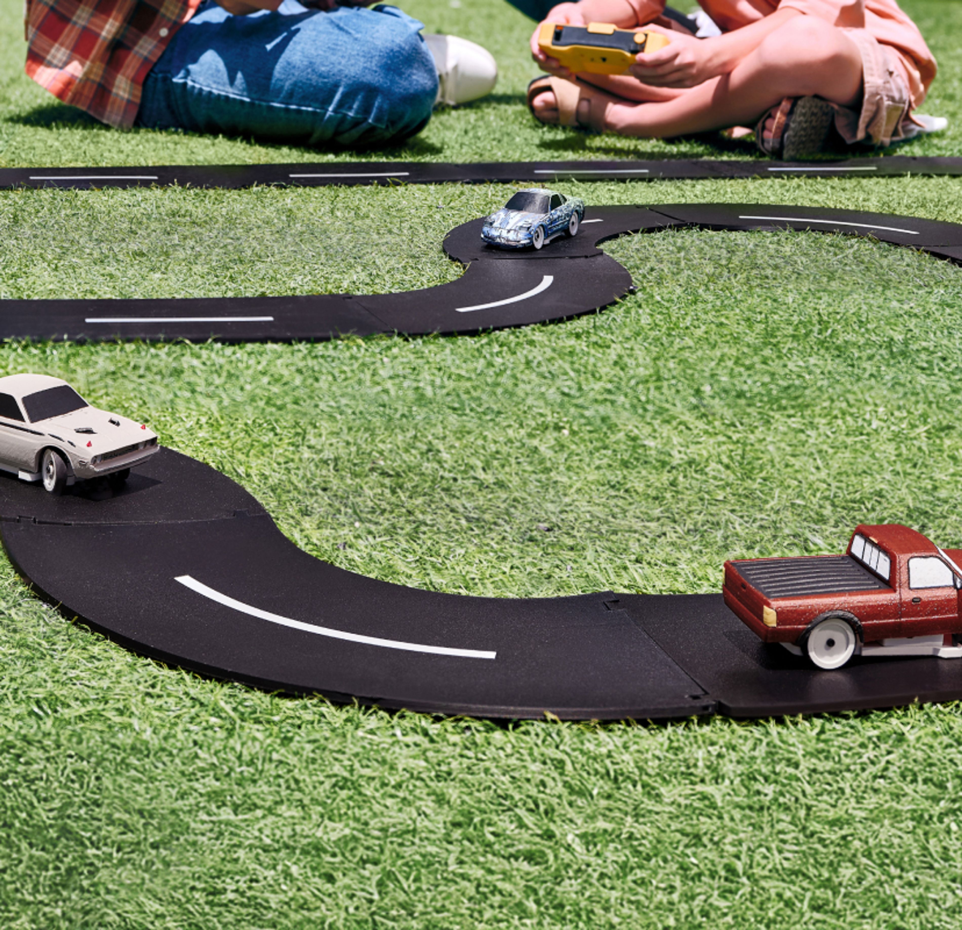 https://store.bblcdn.eu/s8/default/644a654e72a8480ab439eeaeb5ece5ea/name_Racing_track_PC.jpg