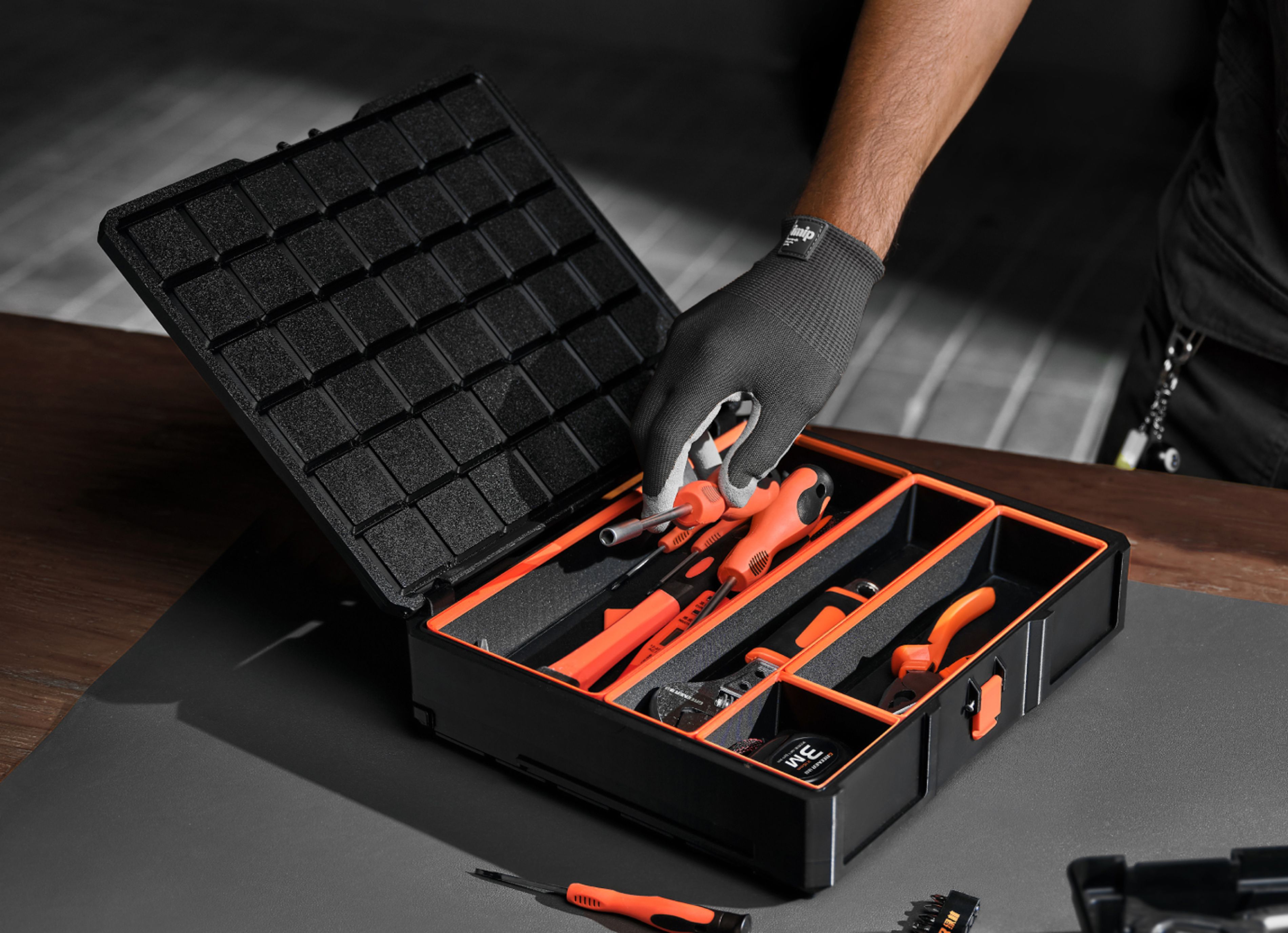 https://store.bblcdn.eu/s8/default/714223a6118c42e5b0004716a02096cc/name_tool_kit_PC.jpg
