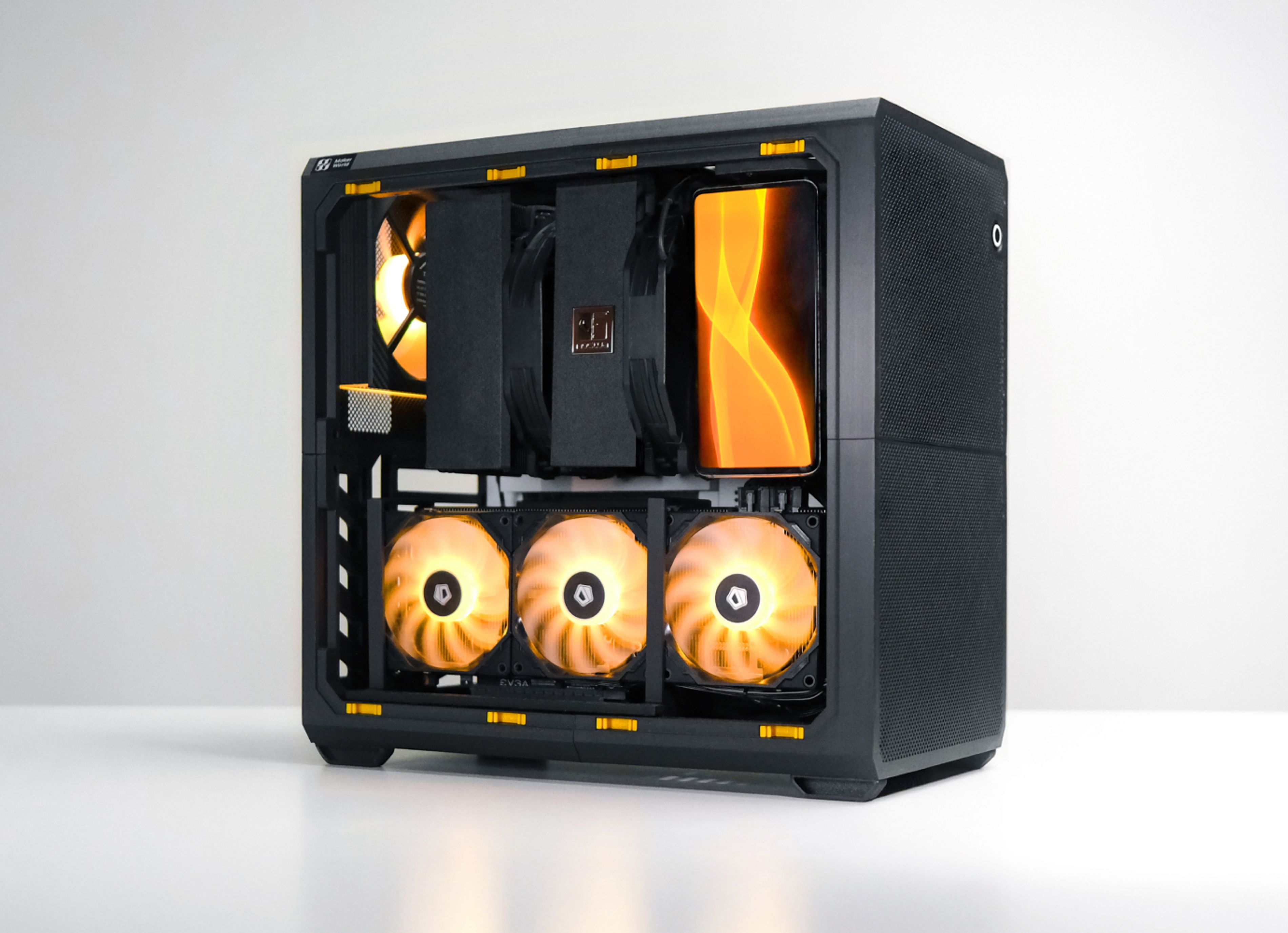 https://store.bblcdn.eu/s8/default/86d3c57d69e6458c86eab506a5f4cbd0/PC_4.jpg
