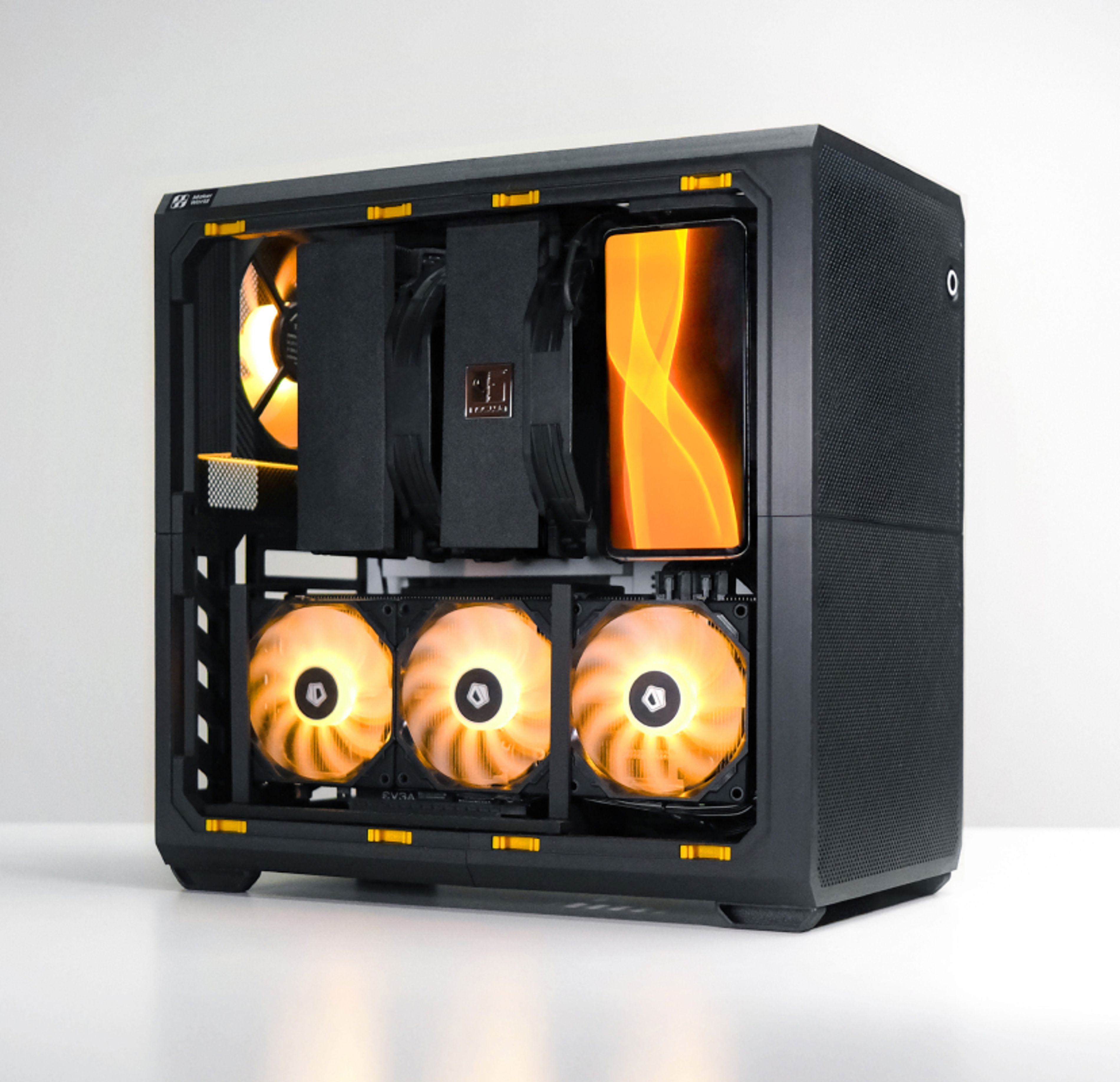 https://store.bblcdn.eu/s8/default/86d3c57d69e6458c86eab506a5f4cbd0/PC_4.jpg